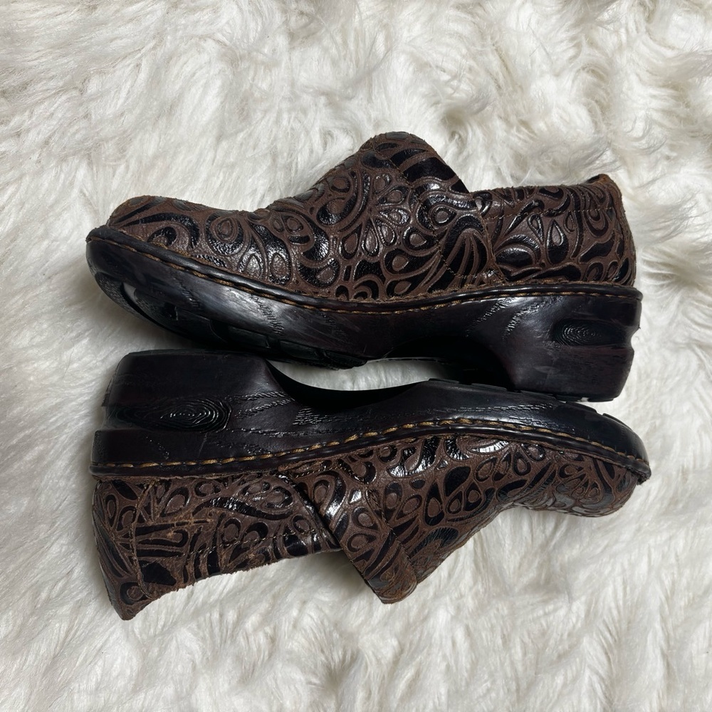 B.O.C. Born Concept Leather Peggy Mule Clog with Paisley Print size 8.5